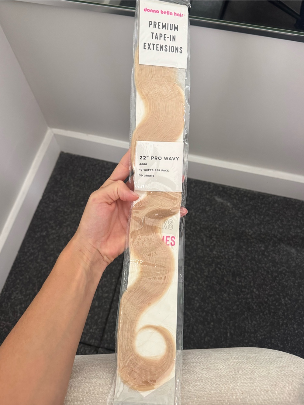 9n DONNA BELLA WAVY TAPE IN HAIR EXTENSIONS